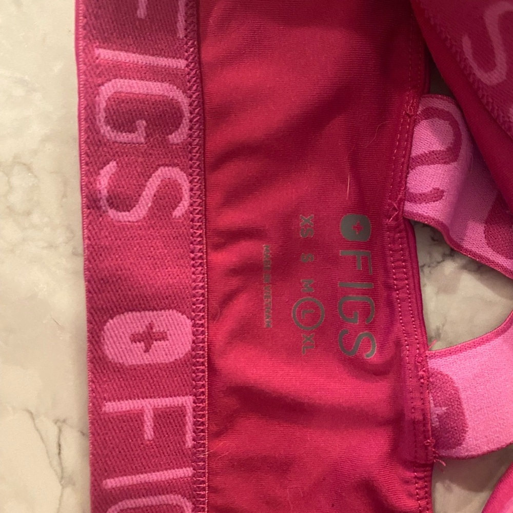 Figs sports bra. Size large - Picture 2 of 3